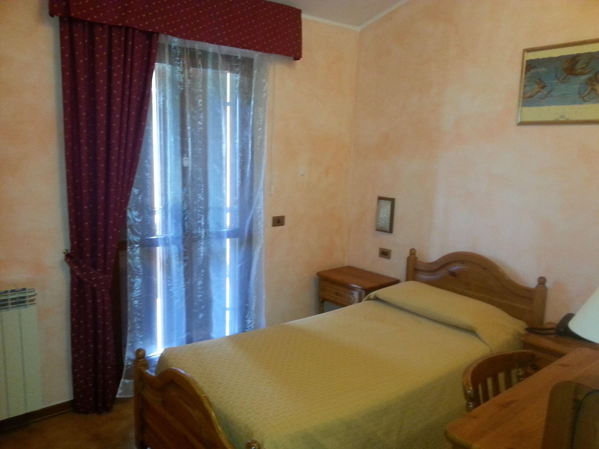 Hotel Belvedere Сан-Дзено-ди-Монтанья Экстерьер фото