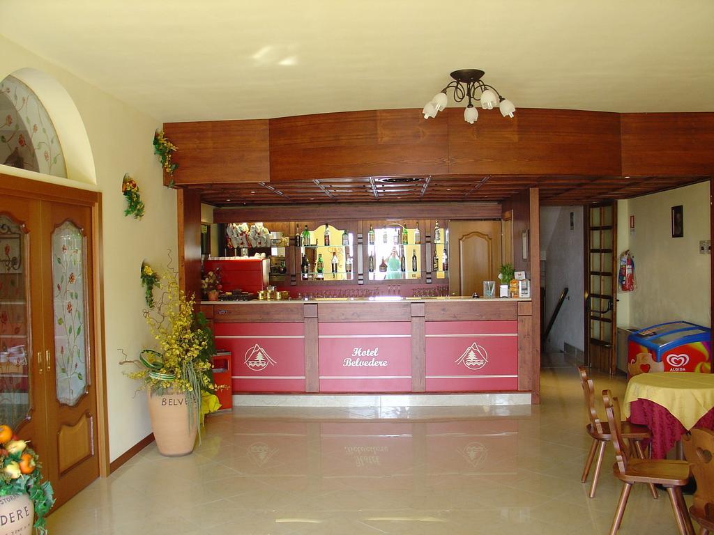 Hotel Belvedere Сан-Дзено-ди-Монтанья Экстерьер фото